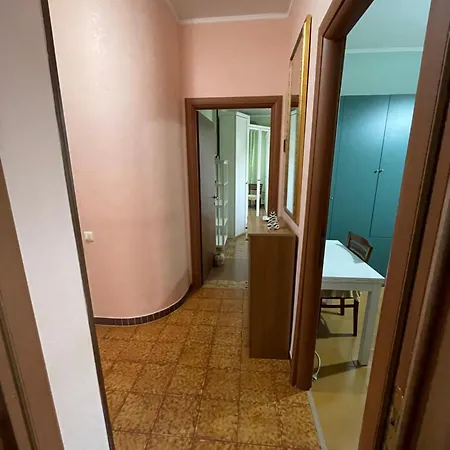 Via Capri 4 *